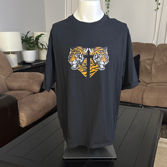Puma Black Tee with Tiger Graphic Size M - Picture 1 of 8